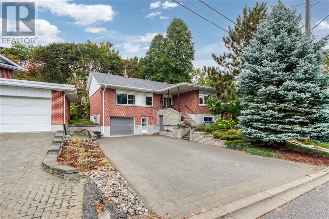 655 Beaton Avenue - 2
