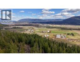 1500 60 Street Sw, Salmon Arm, BC V1E3B3 Photo 7