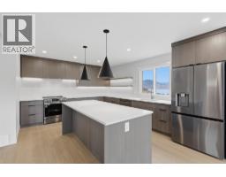 3pc Ensuite bath - 38 Rue Cheval Noir Unit# 411, Kamloops, BC V1S0G4 Photo 7
