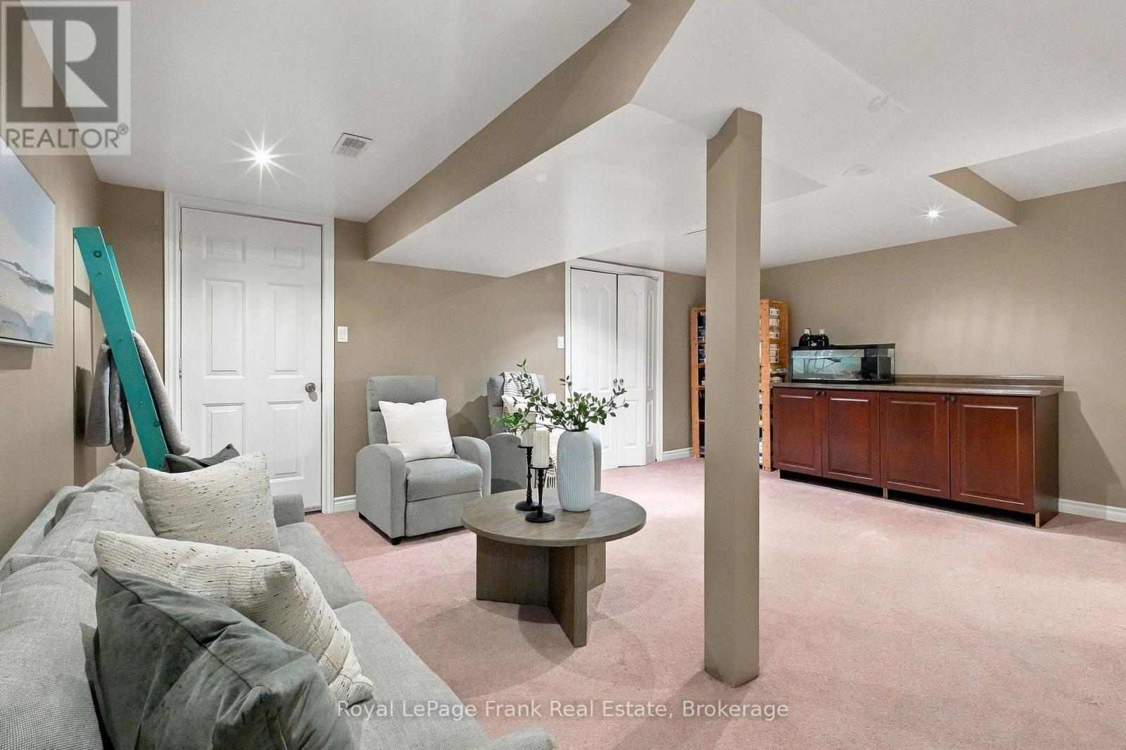 729 EAGLE RIDGE DRIVE - 37
