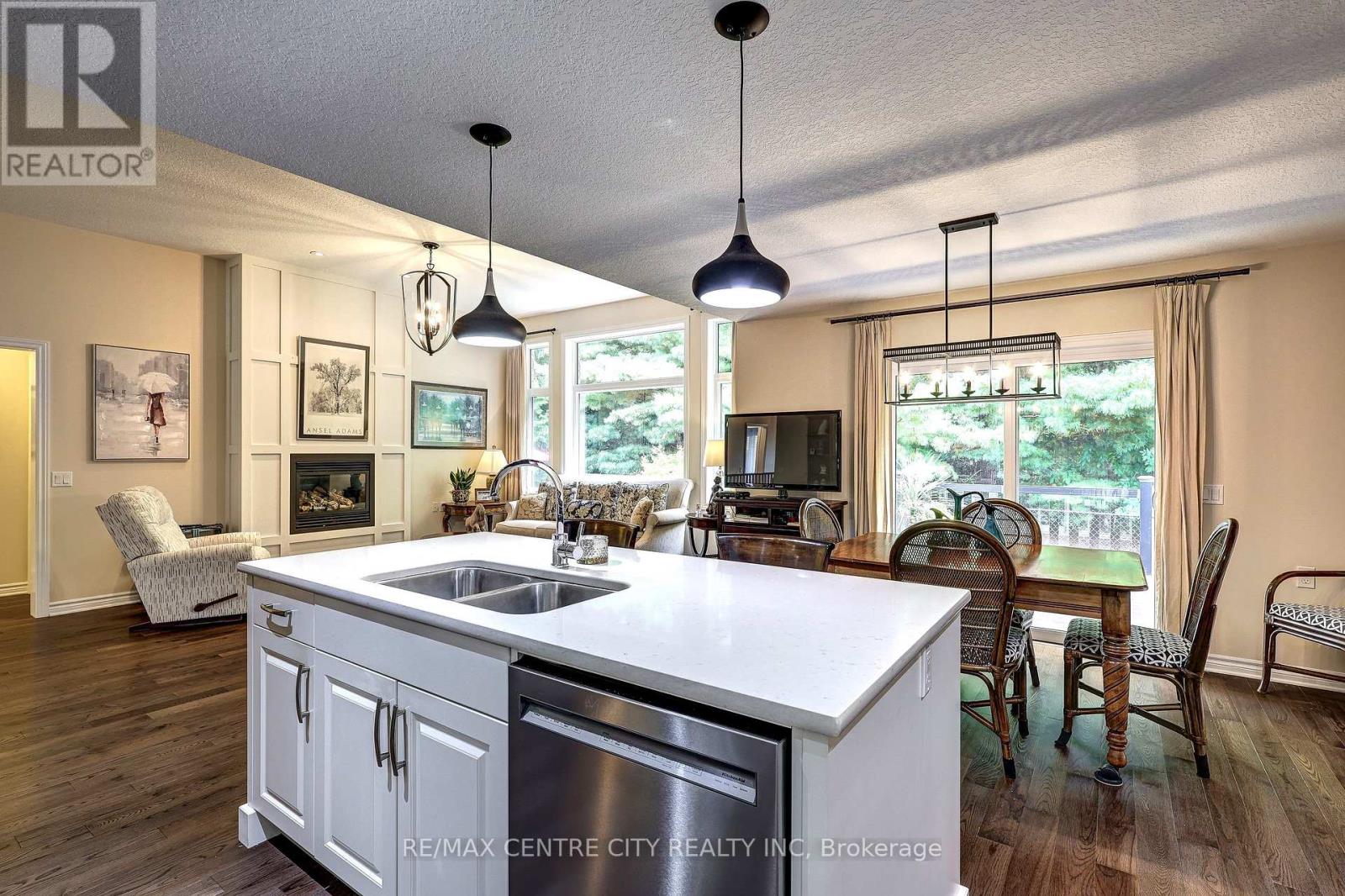 39 HICKORY LANE - 25