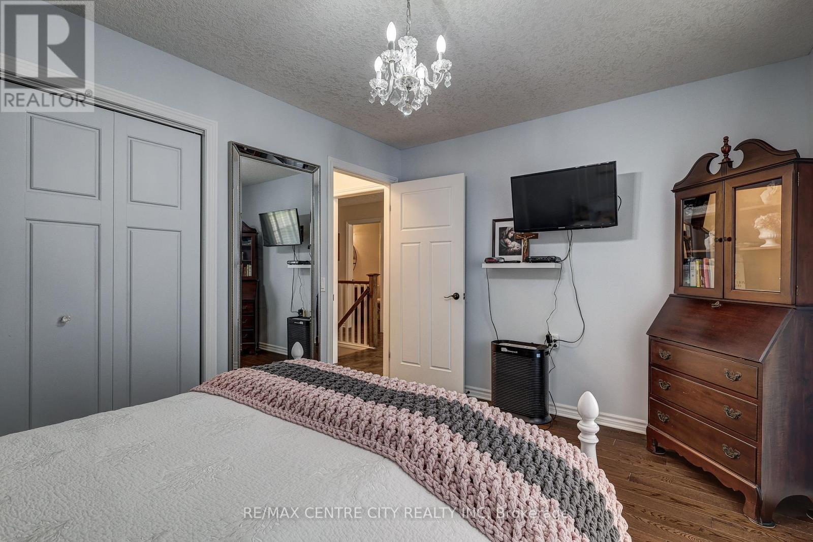39 HICKORY LANE - 38