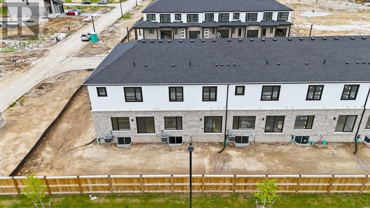 #104 2840 BUROAK DRIVE - Image 33