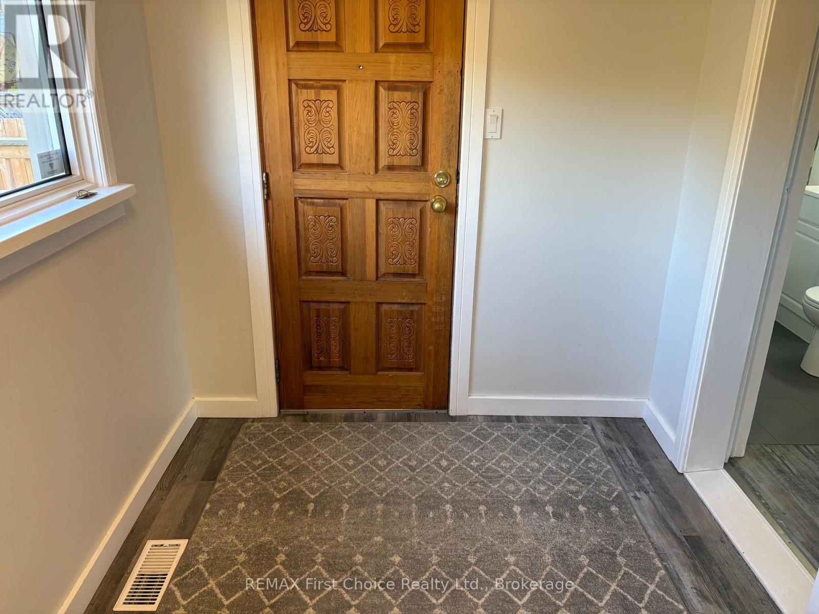 275 CHRISTINA STREET W - Image 11