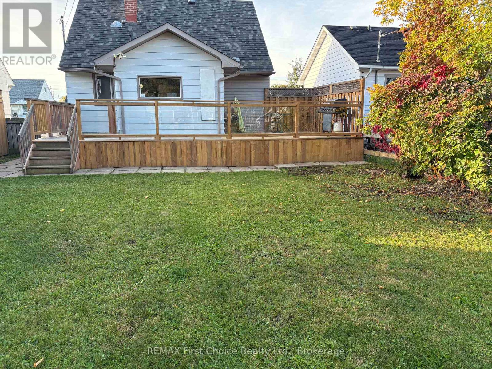 275 CHRISTINA STREET W - 2