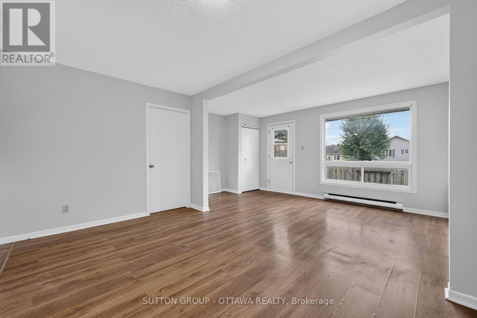 24 CARRAWAY CRESCENT - 12