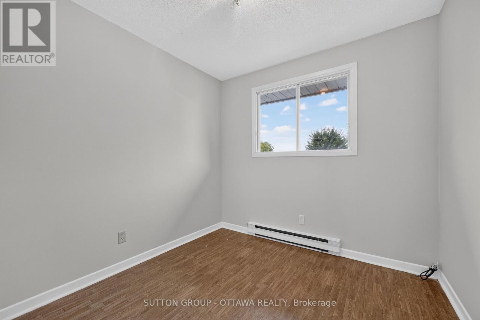 24 CARRAWAY CRESCENT - 20