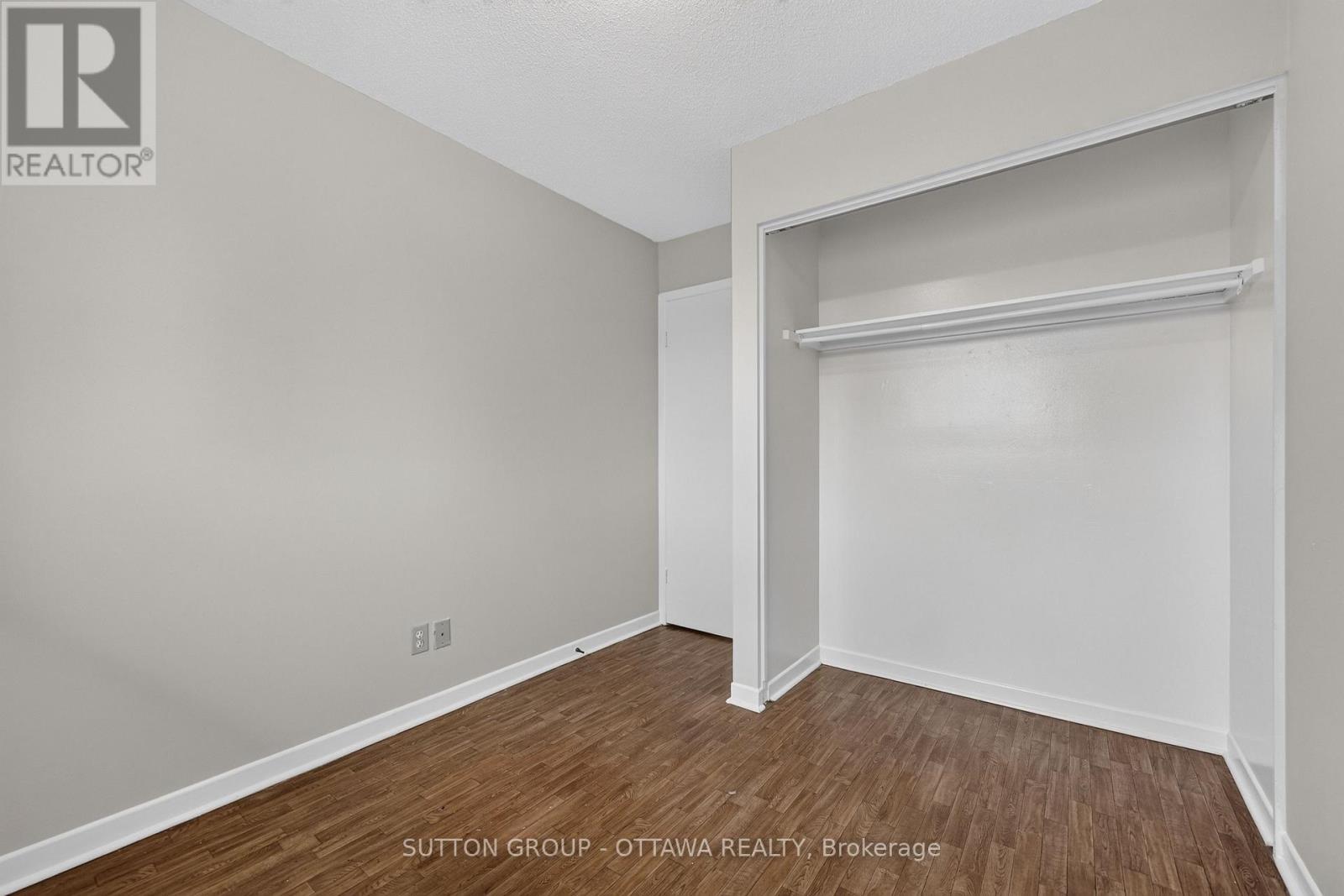 24 CARRAWAY CRESCENT - 21
