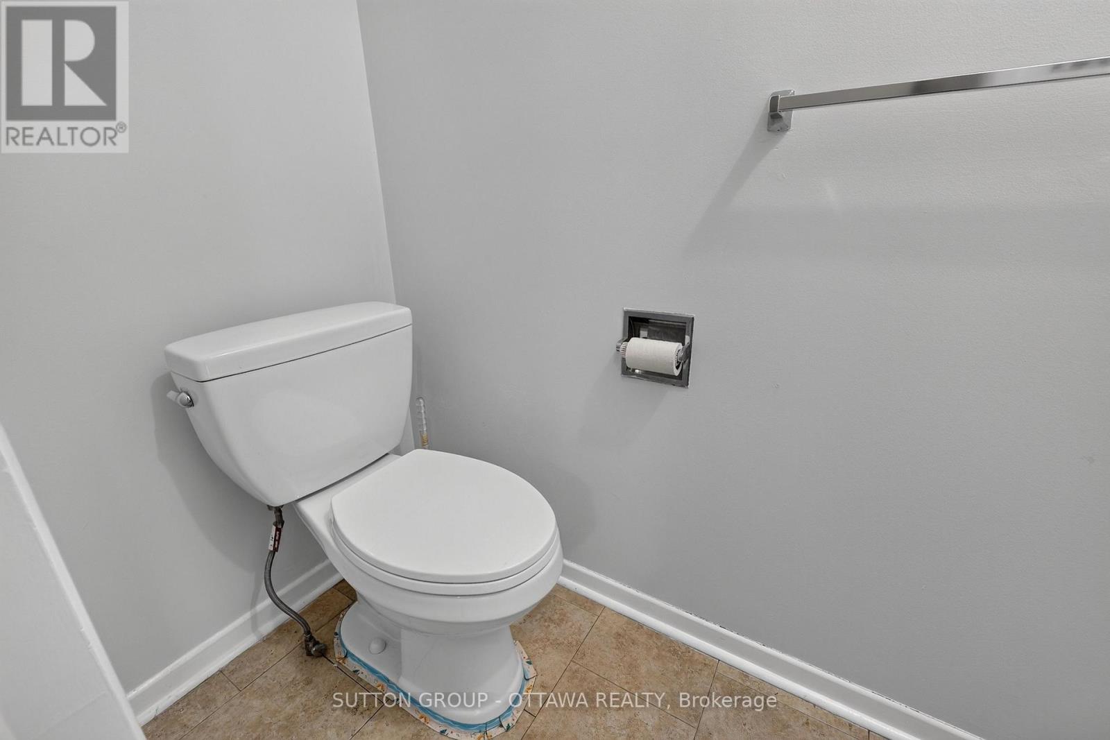24 CARRAWAY CRESCENT - 9
