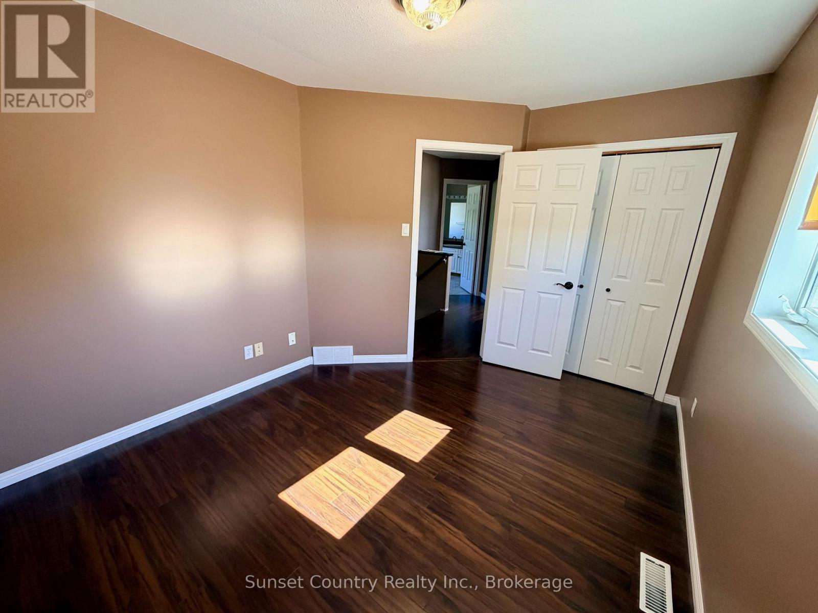 86 MCMILLAN AVENUE - 10