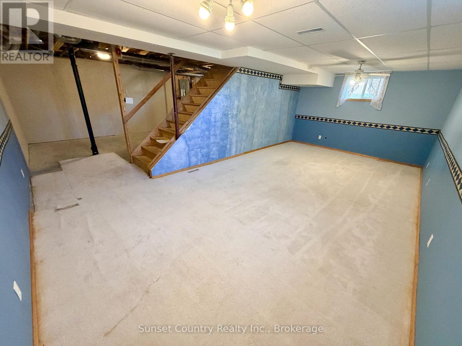 86 MCMILLAN AVENUE - 15
