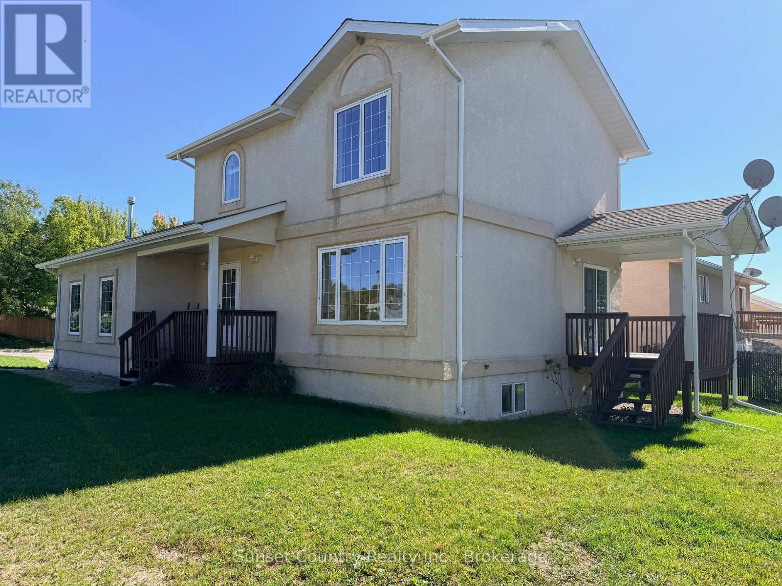 86 MCMILLAN AVENUE - 23
