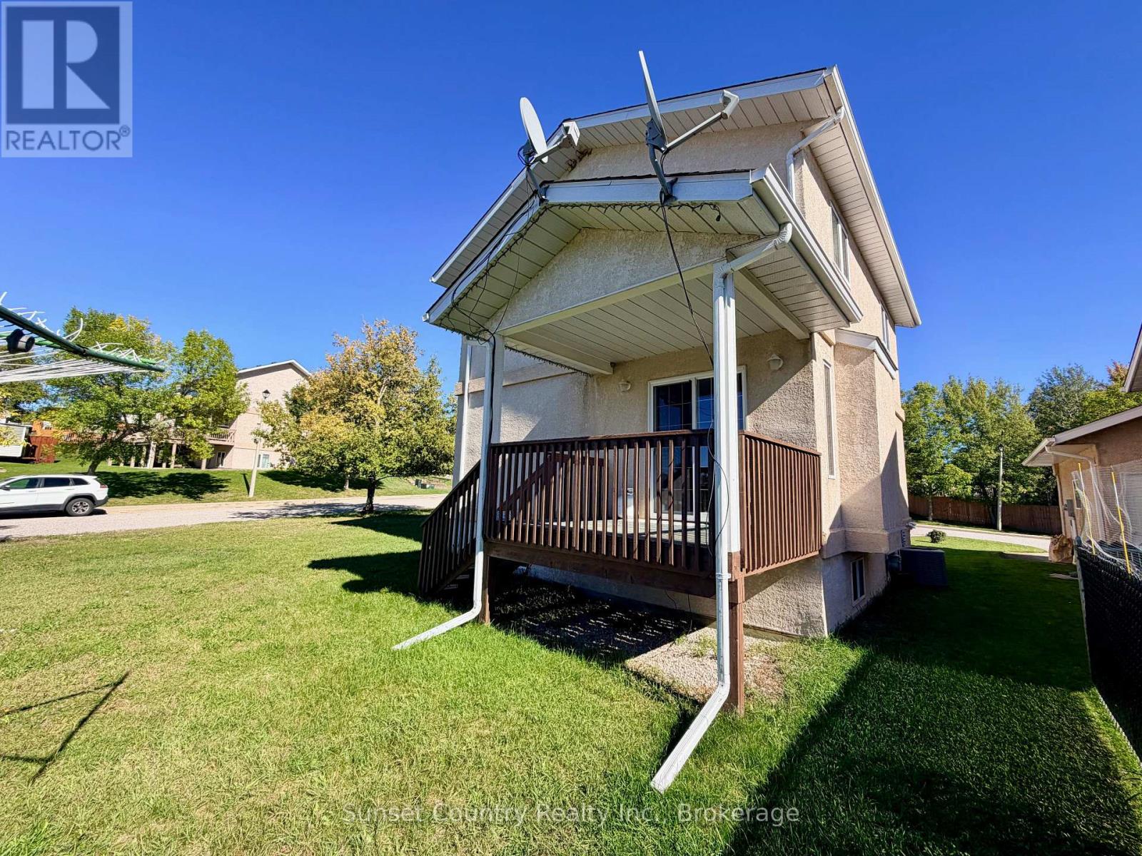 86 MCMILLAN AVENUE - 24