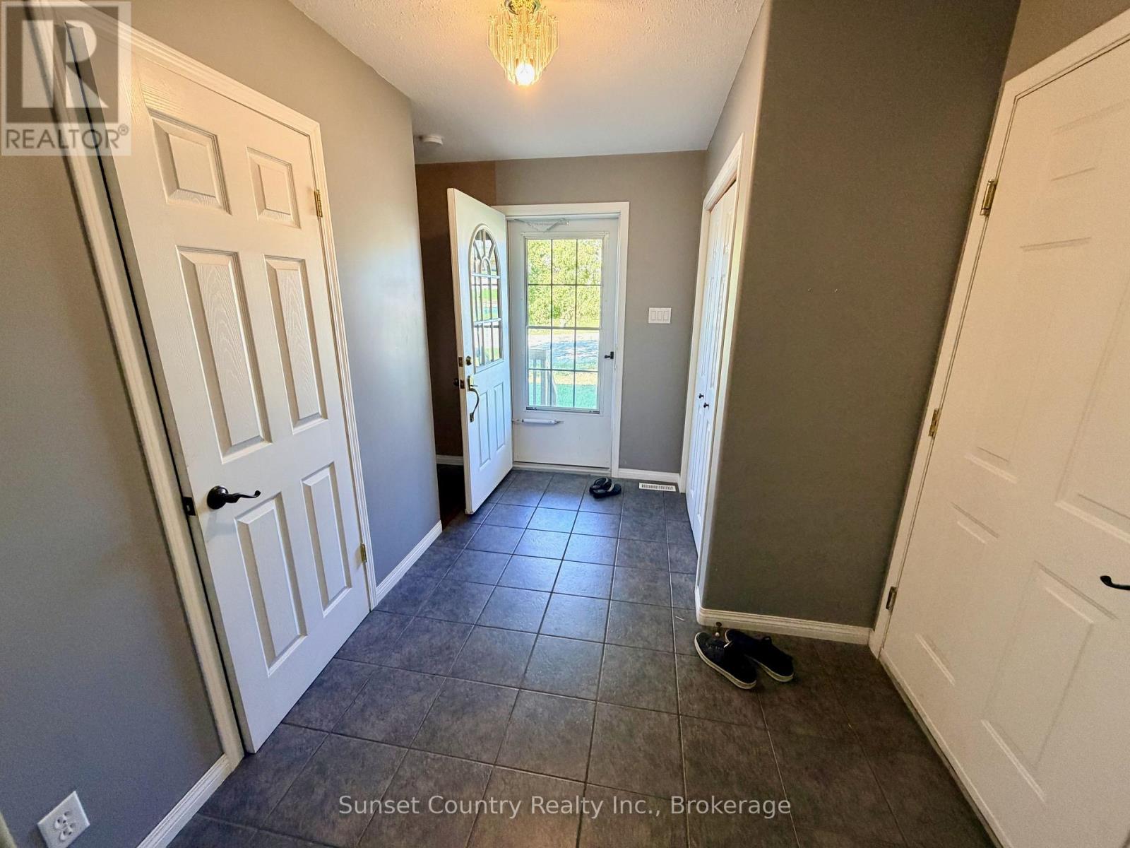 86 MCMILLAN AVENUE - 6