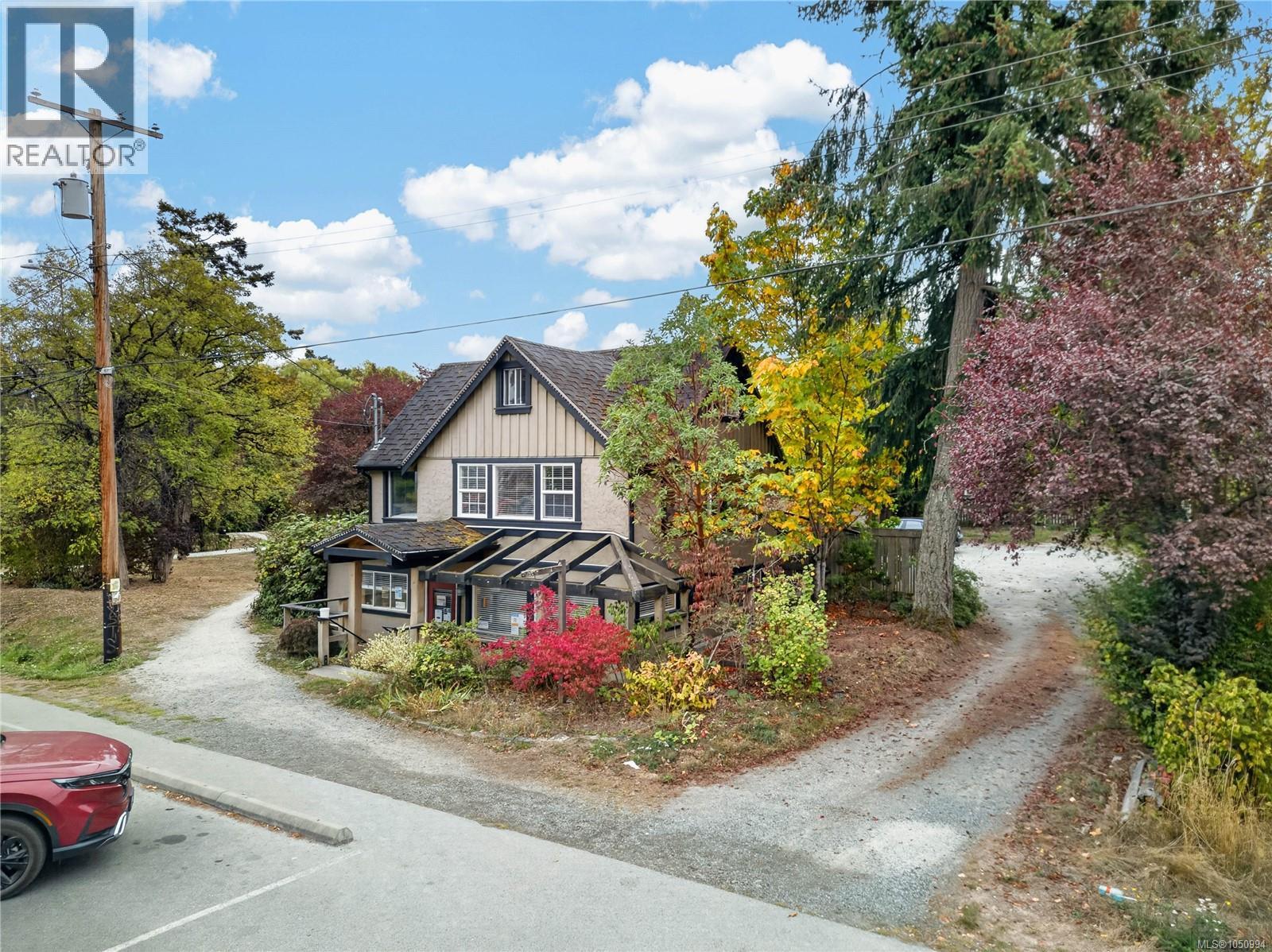 129 Hereford Ave - 35