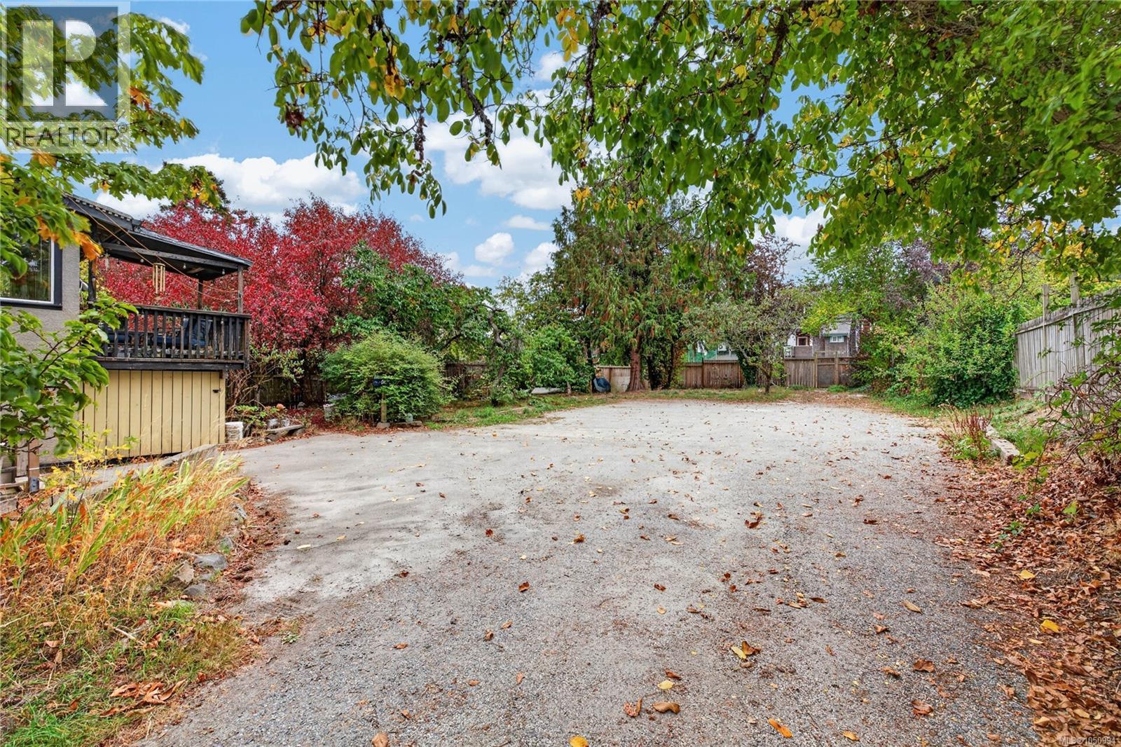 129 Hereford Ave - Image 39