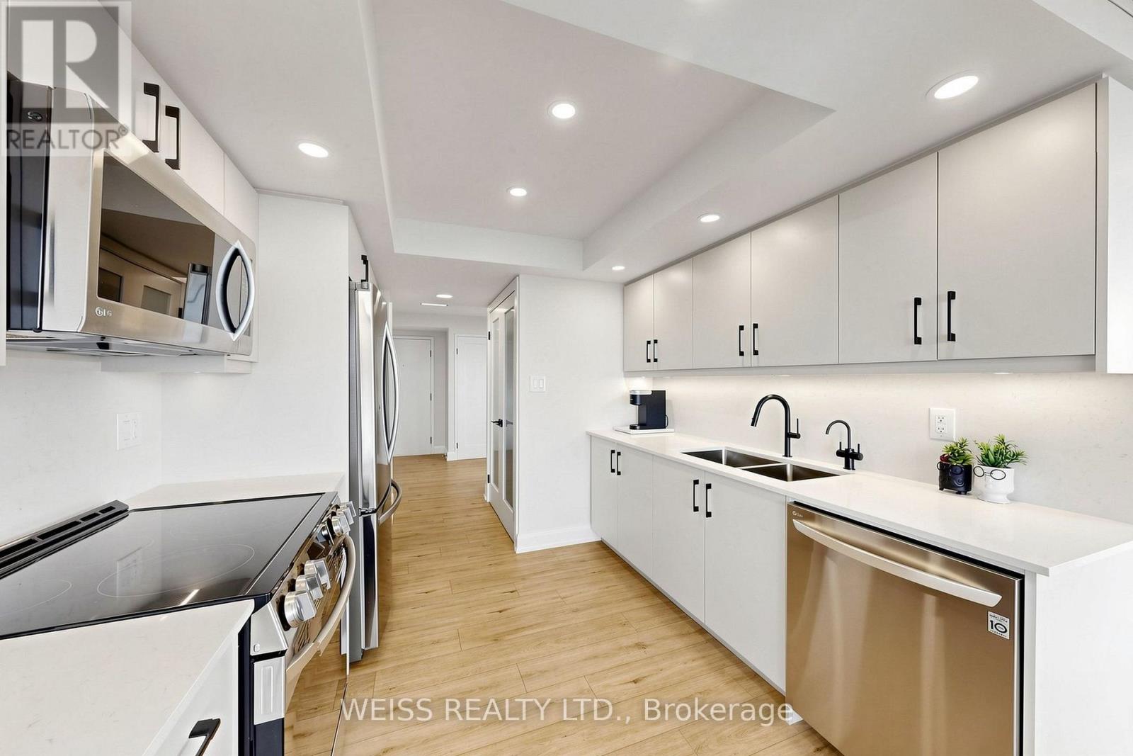 #2104 10 TORRESDALE AVENUE - 16