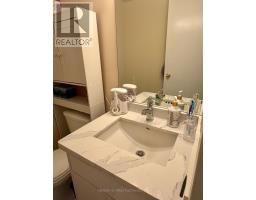 1111 - 633 Bay Street, Toronto, ON M5G2G4 Photo 10