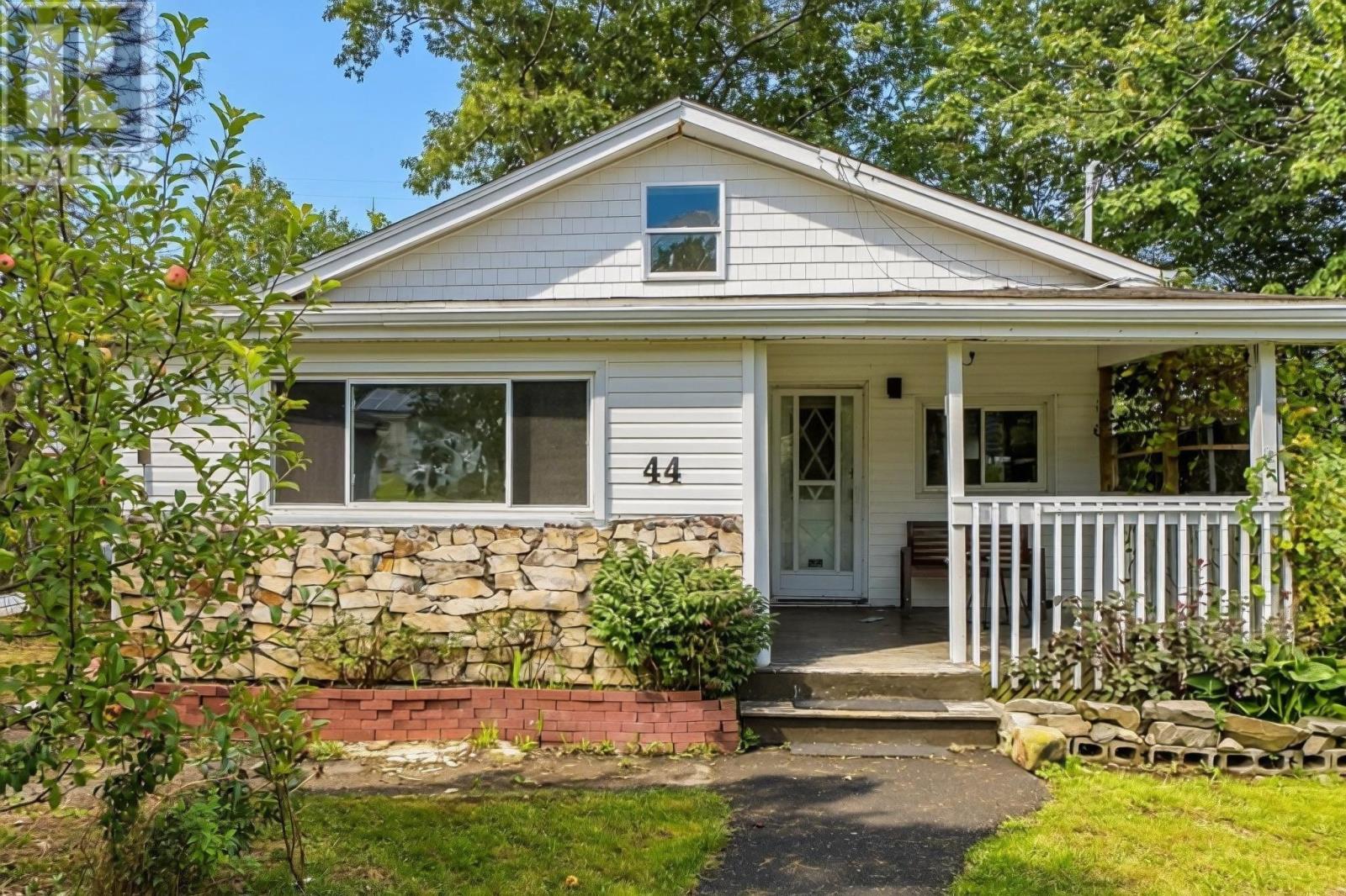 44 Courtney Road - 1