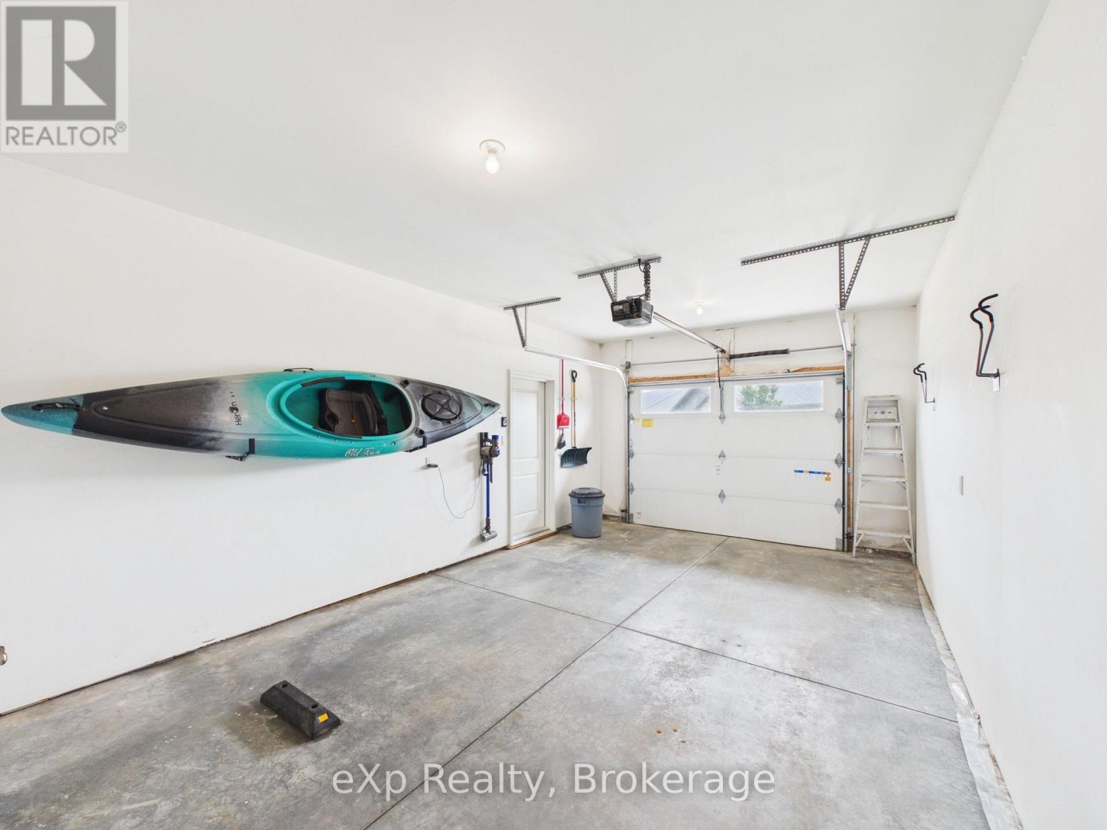 11-1050 WATERLOO STREET - 11