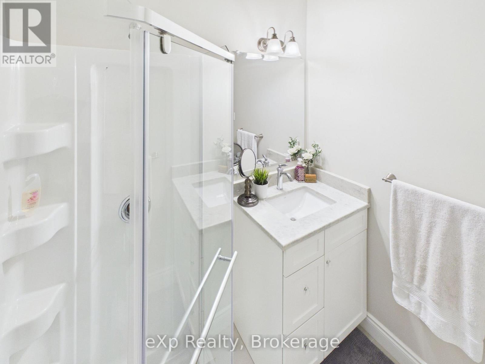 11-1050 WATERLOO STREET - 12