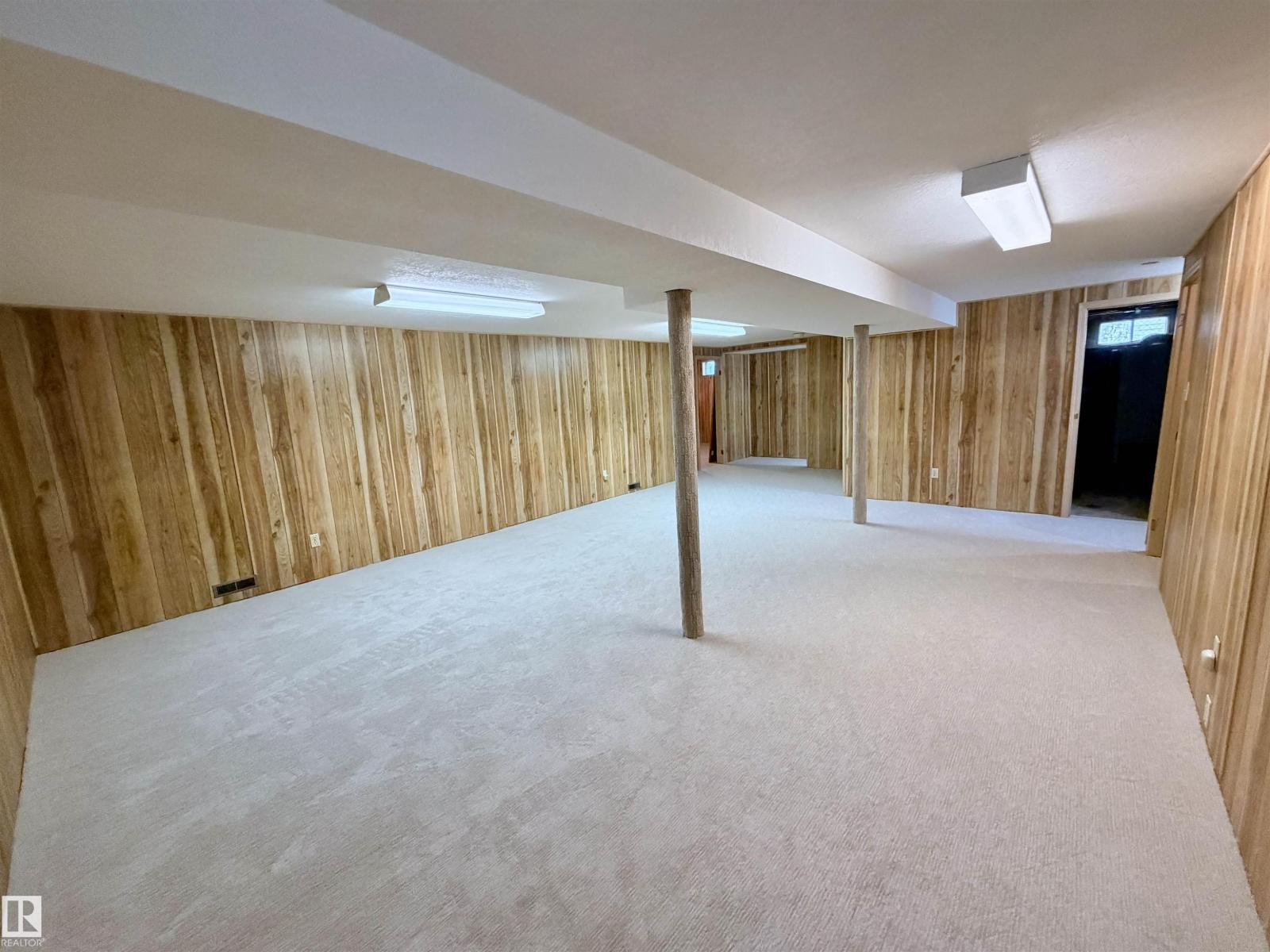 5233 49 AV - Image 21