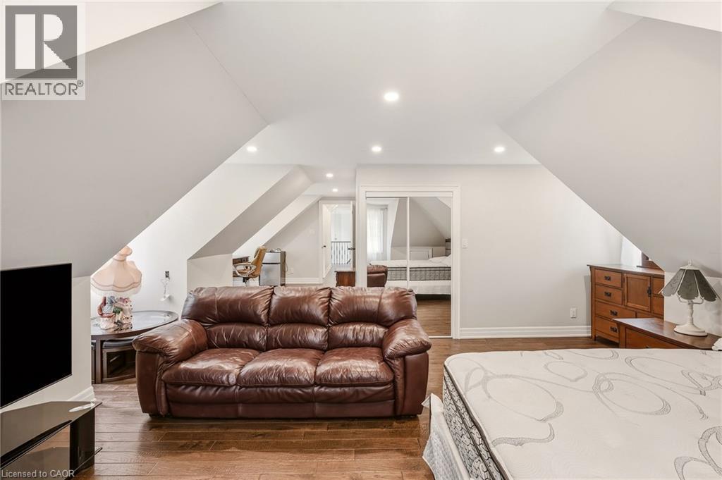 8010 Guelph Line — photo 29
