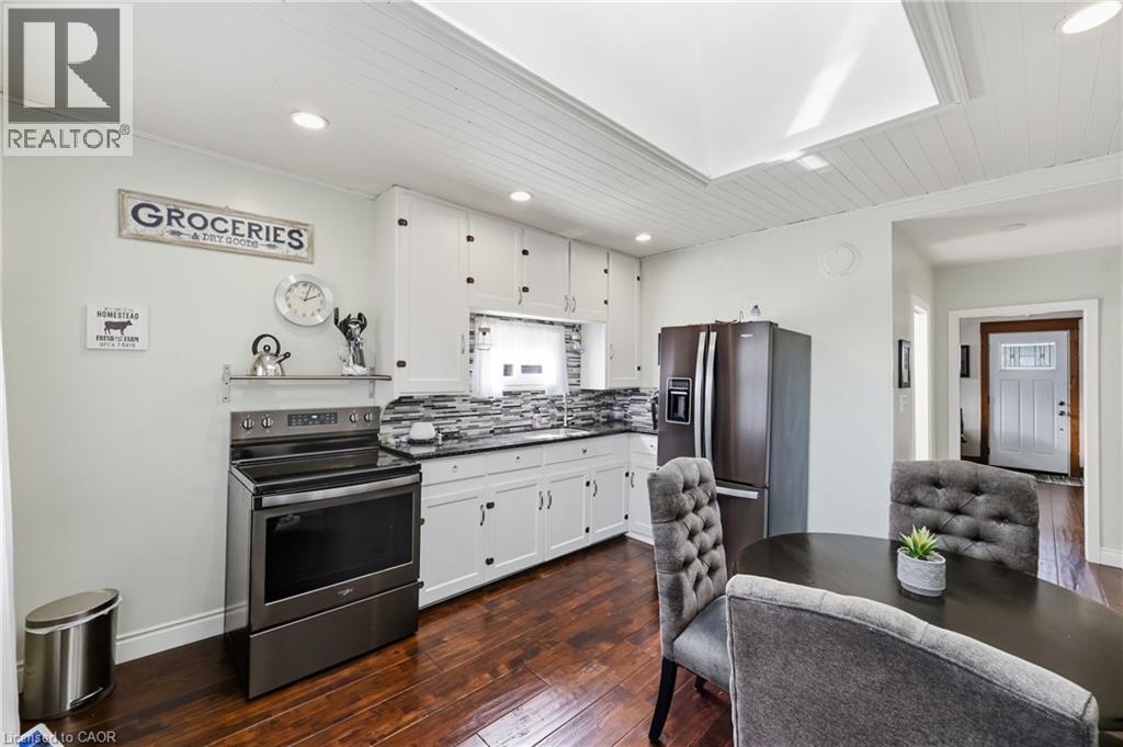 84 BARONS Avenue N - Image 10