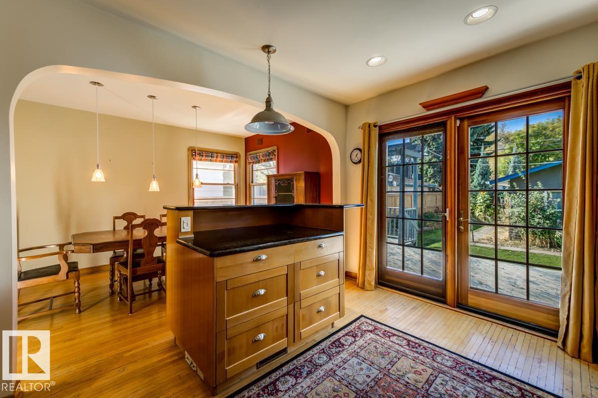 10514 127 Street NW - 26