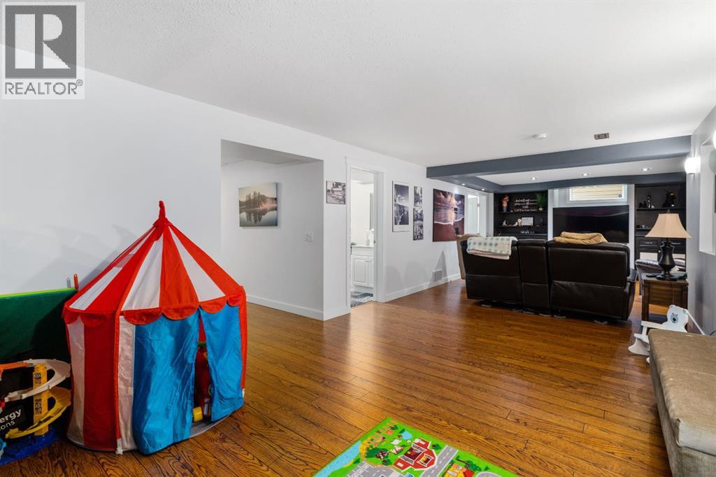 328 19 Street NE - 19