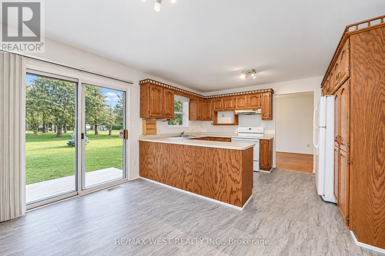 24 Smith Drive, Uxbridge, ON photo 6