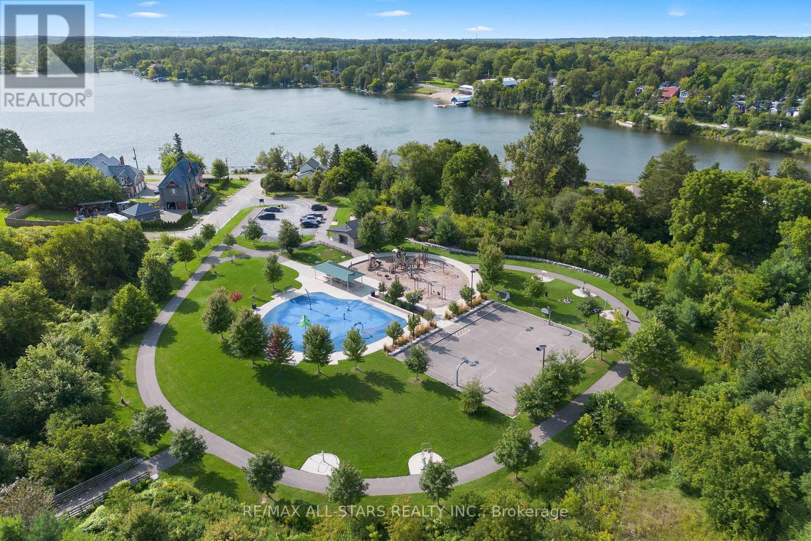 12 Churchill Drive South, Whitchurch-Stouffville, ON photo 21
