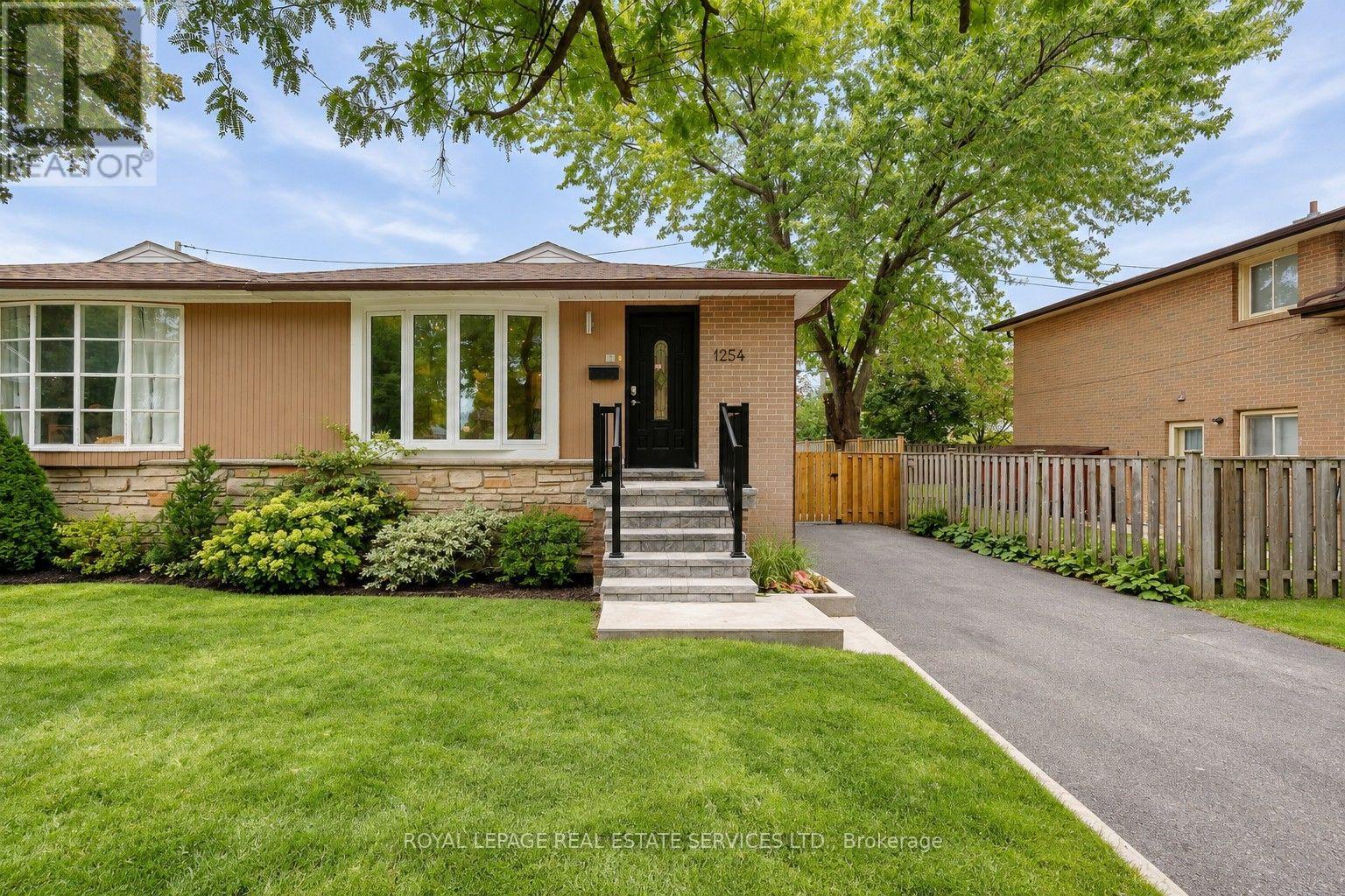 1254 Napier Crescent, Oakville, ON