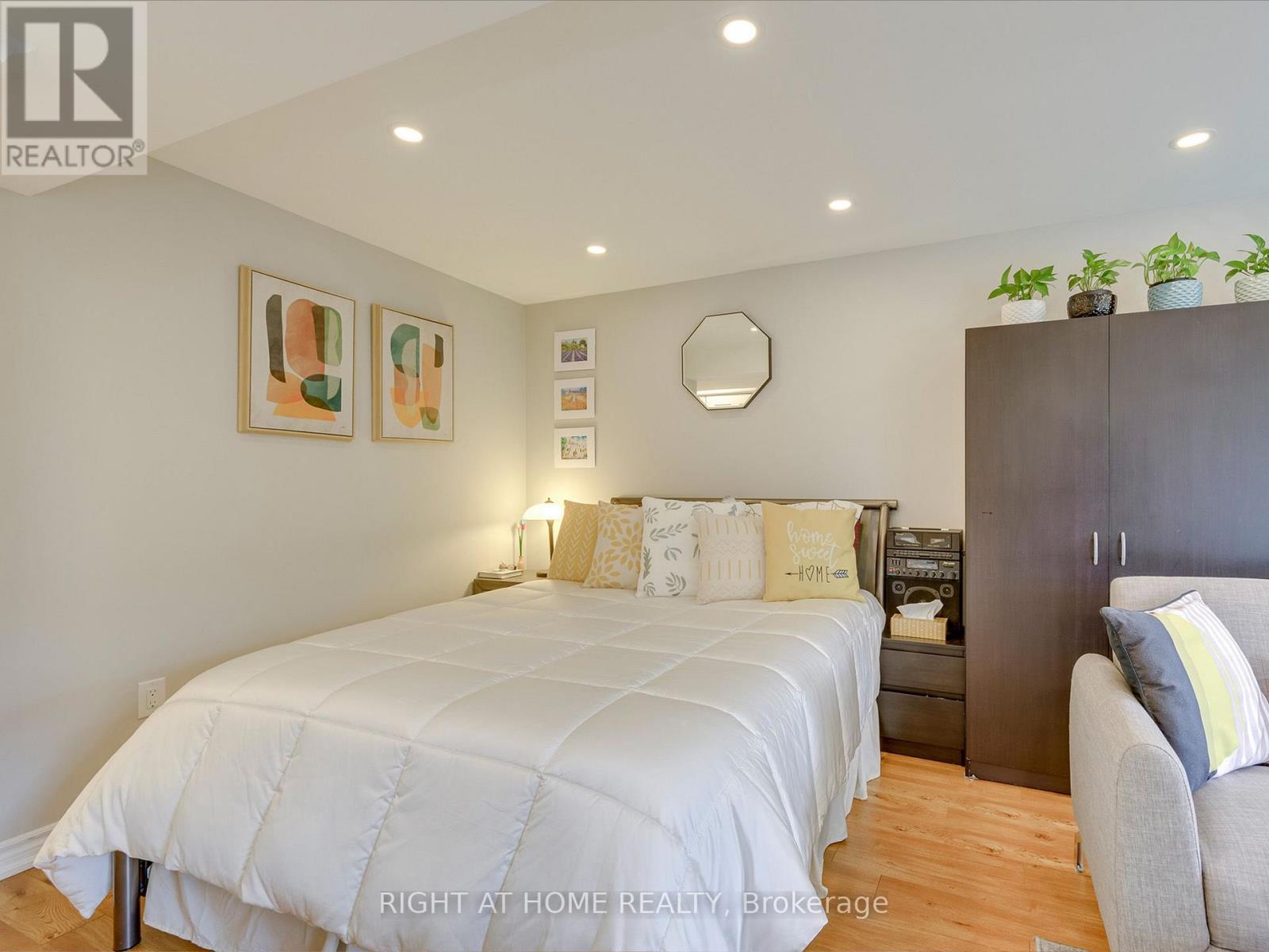 #35 5260 MCFARREN BOULEVARD - Image 27