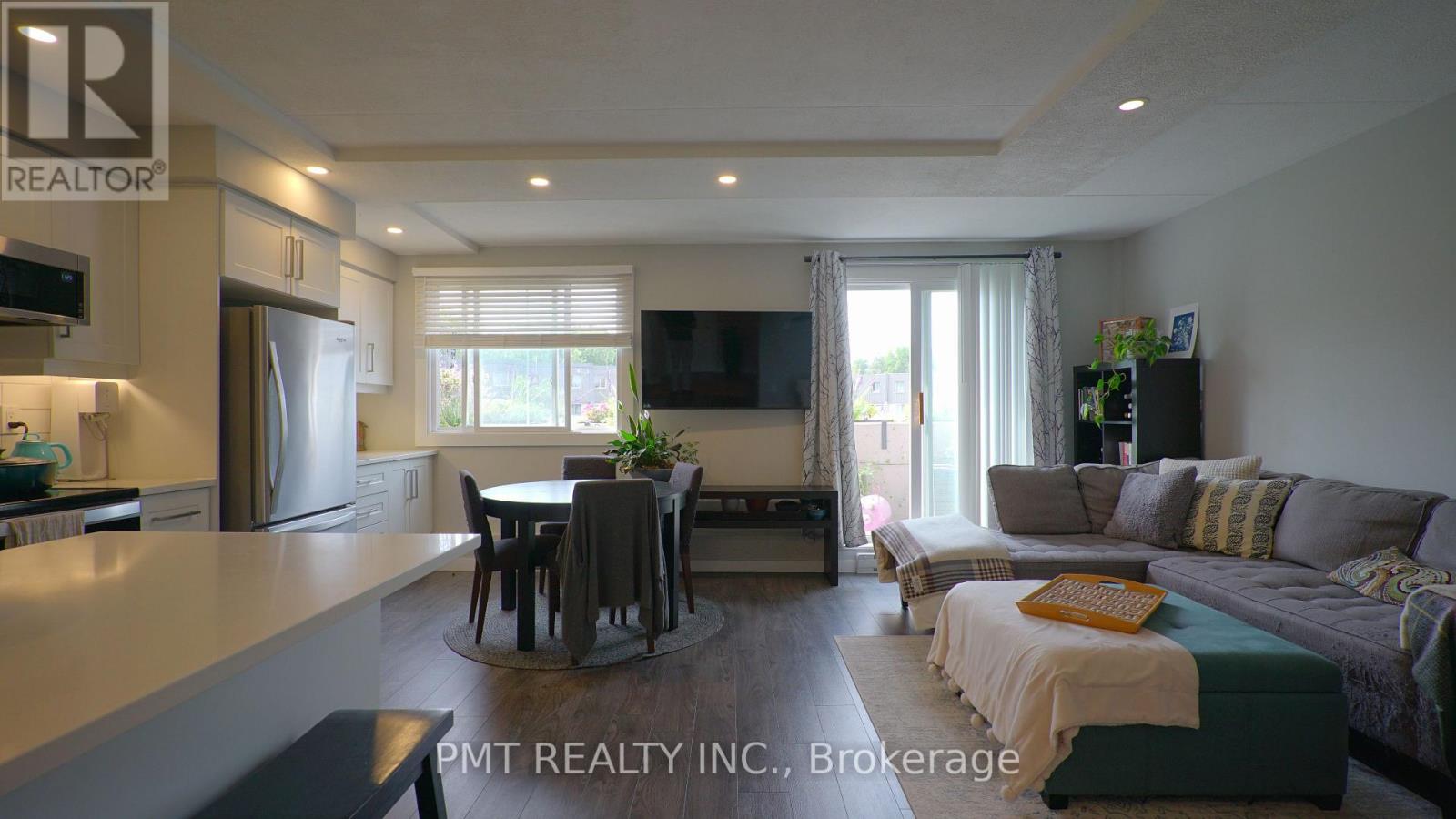 203 - 10 COOPER STREET — photo 2