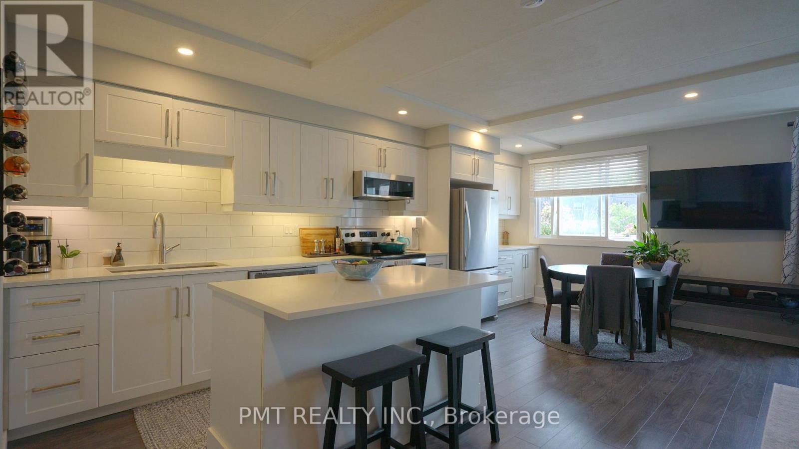 203 - 10 COOPER STREET — photo 3