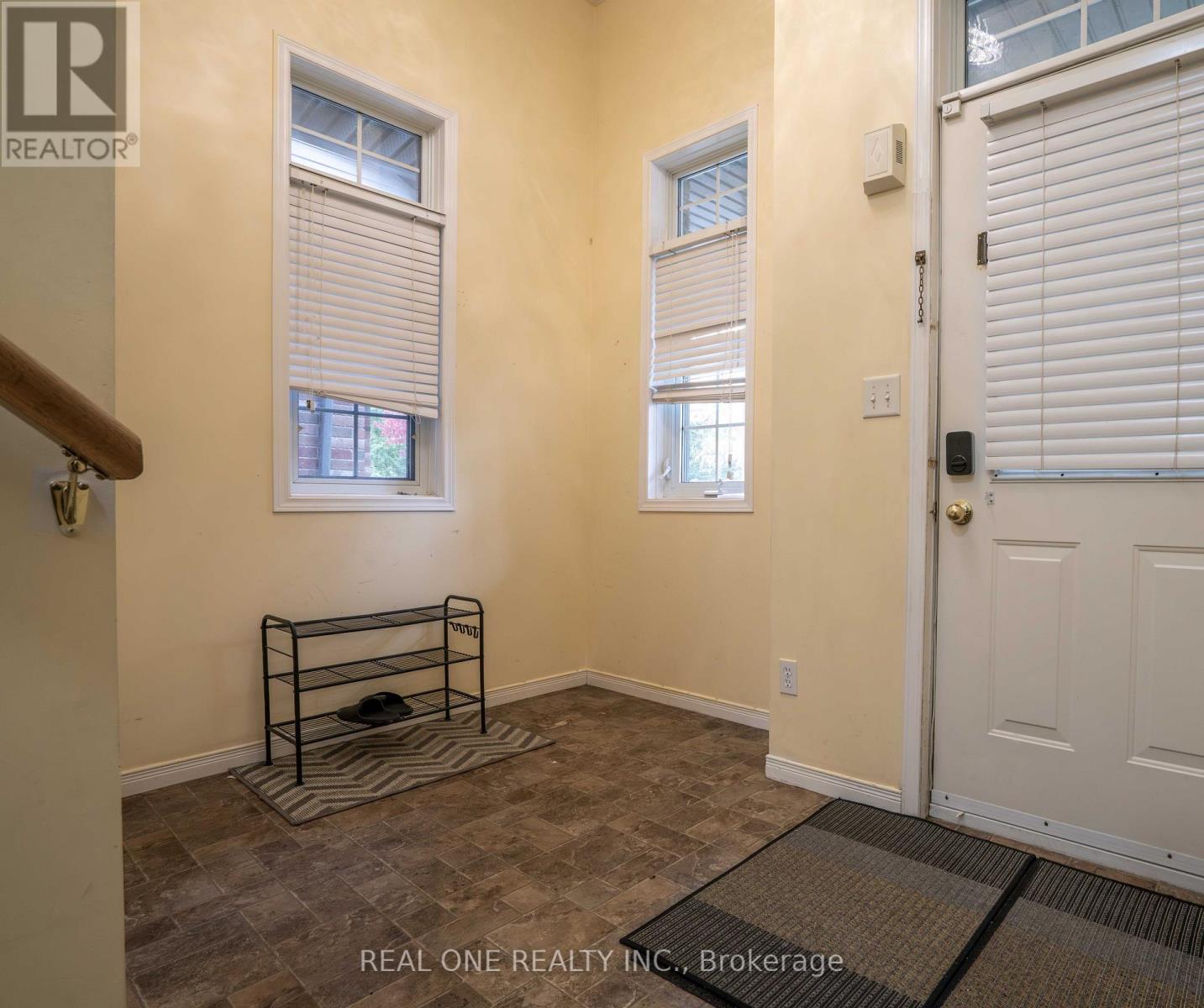 971 CREEKSIDE DRIVE — photo 3