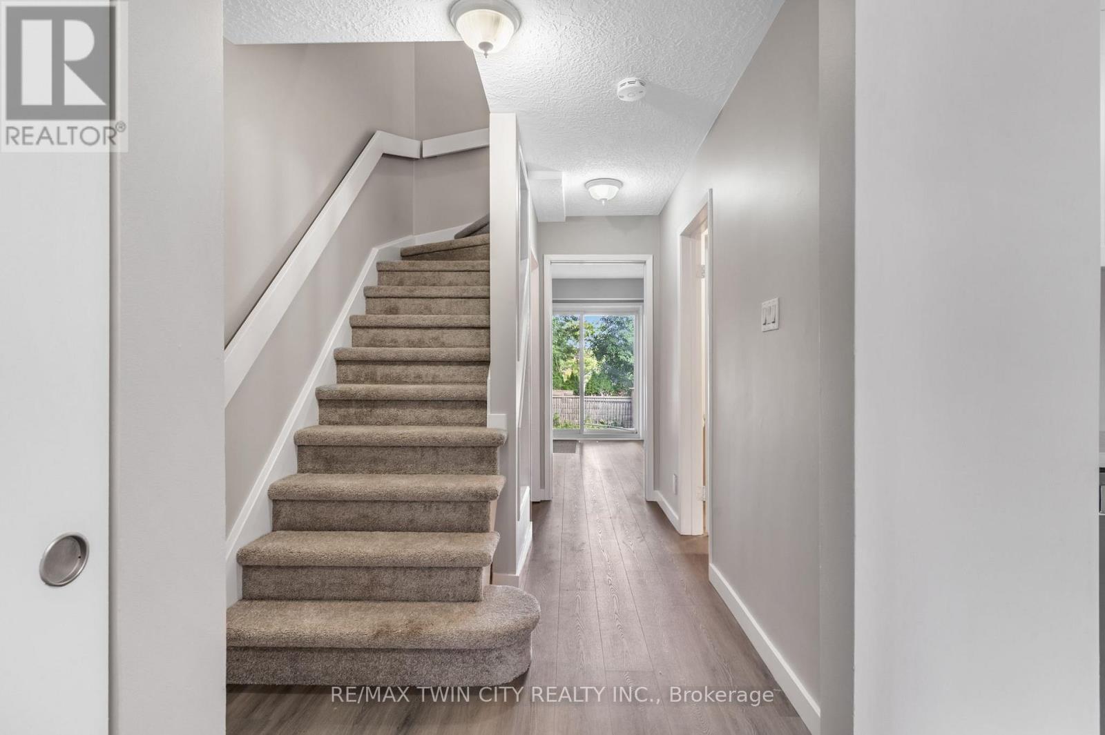 104 Ralgreen Crescent, Kitchener, ON photo 5