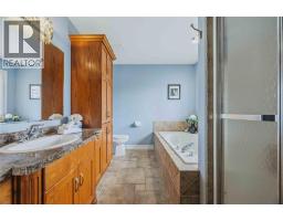 4303 Garden Crescent, Petrolia, ON N0N1R0 Photo 18