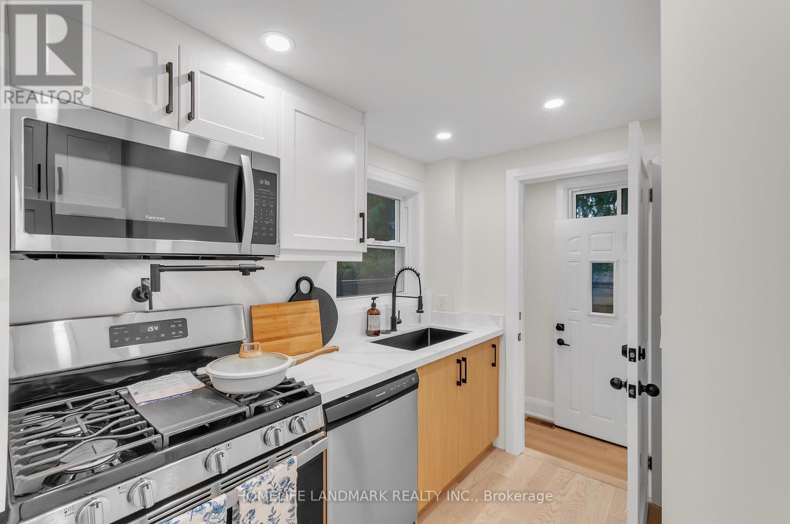 26 QUEENSDALE AVENUE - 12
