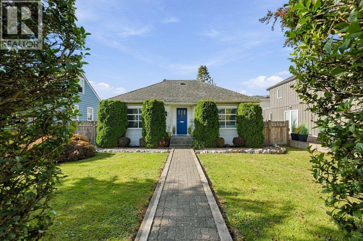 211 DOUGLAS CRESCENT