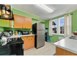 211 Douglas Crescent, Richmond, BC V7B1E4 Photo 6