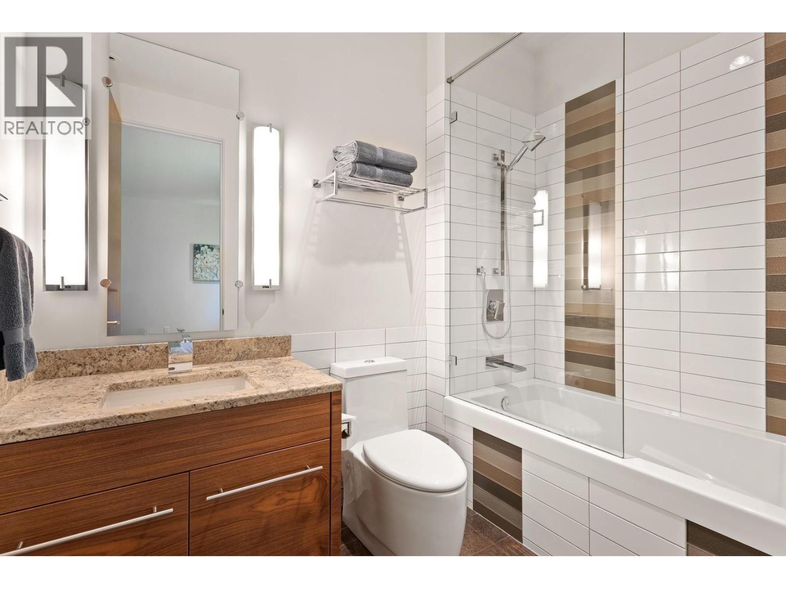 4896 Lakeshore Road, Kelowna - Image 1