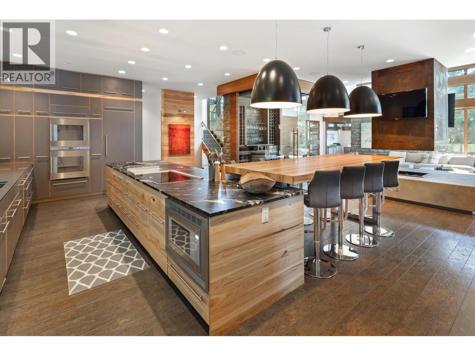 4896 Lakeshore Road, Kelowna - Image 1