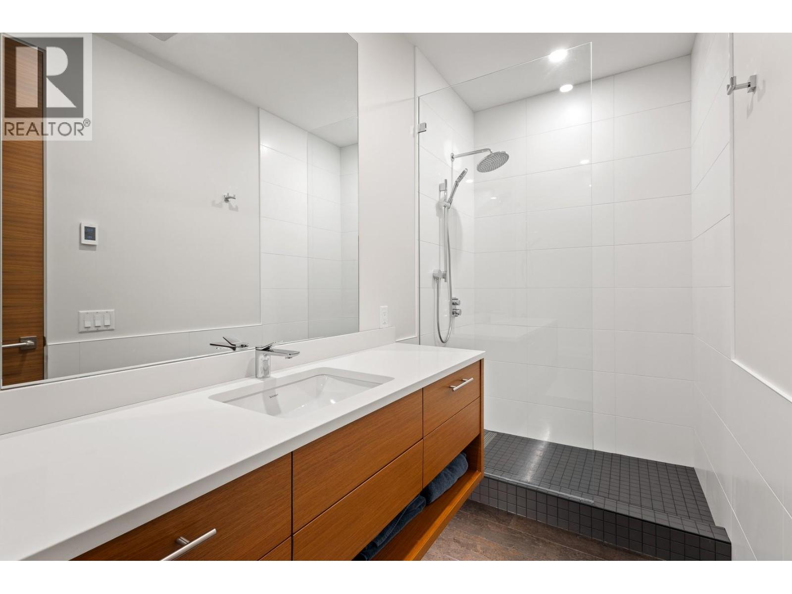 4896 Lakeshore Road, Kelowna - Image 1
