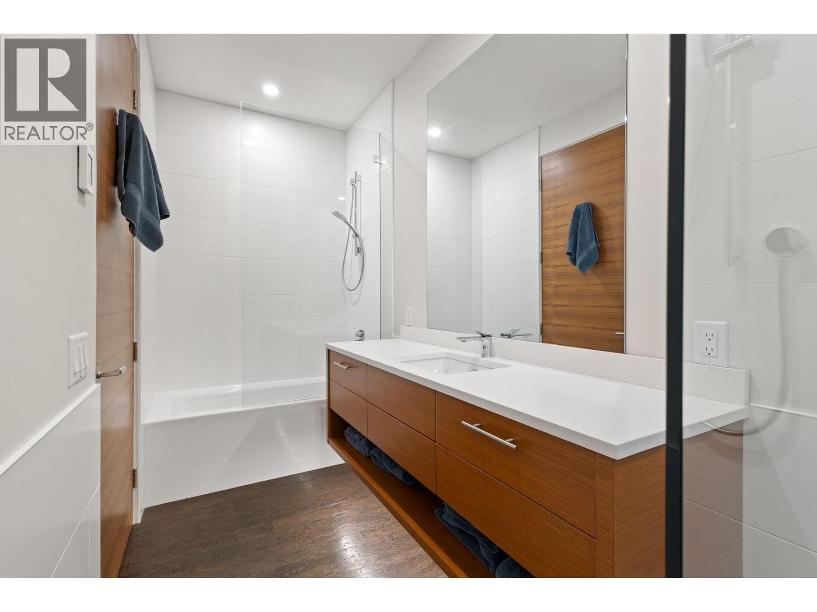 4896 Lakeshore Road, Kelowna - Image 1