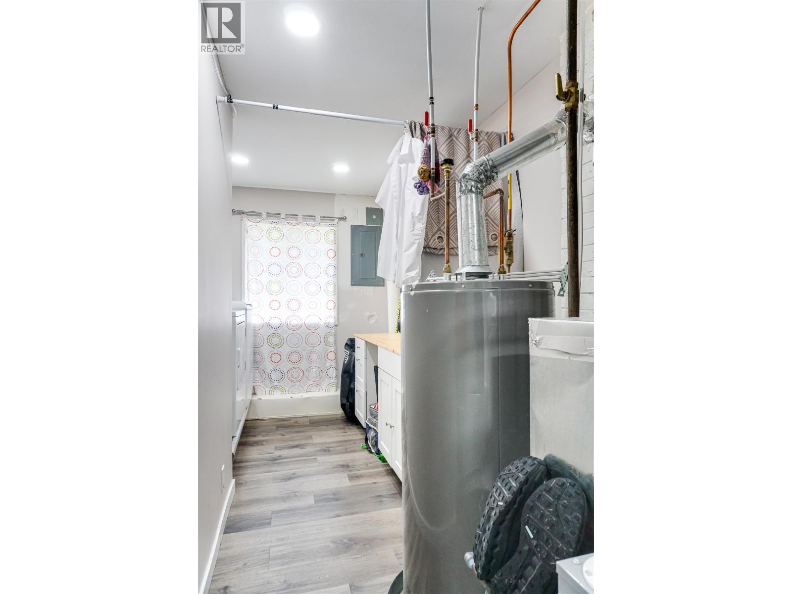 22 HAWK STREET - Image 14
