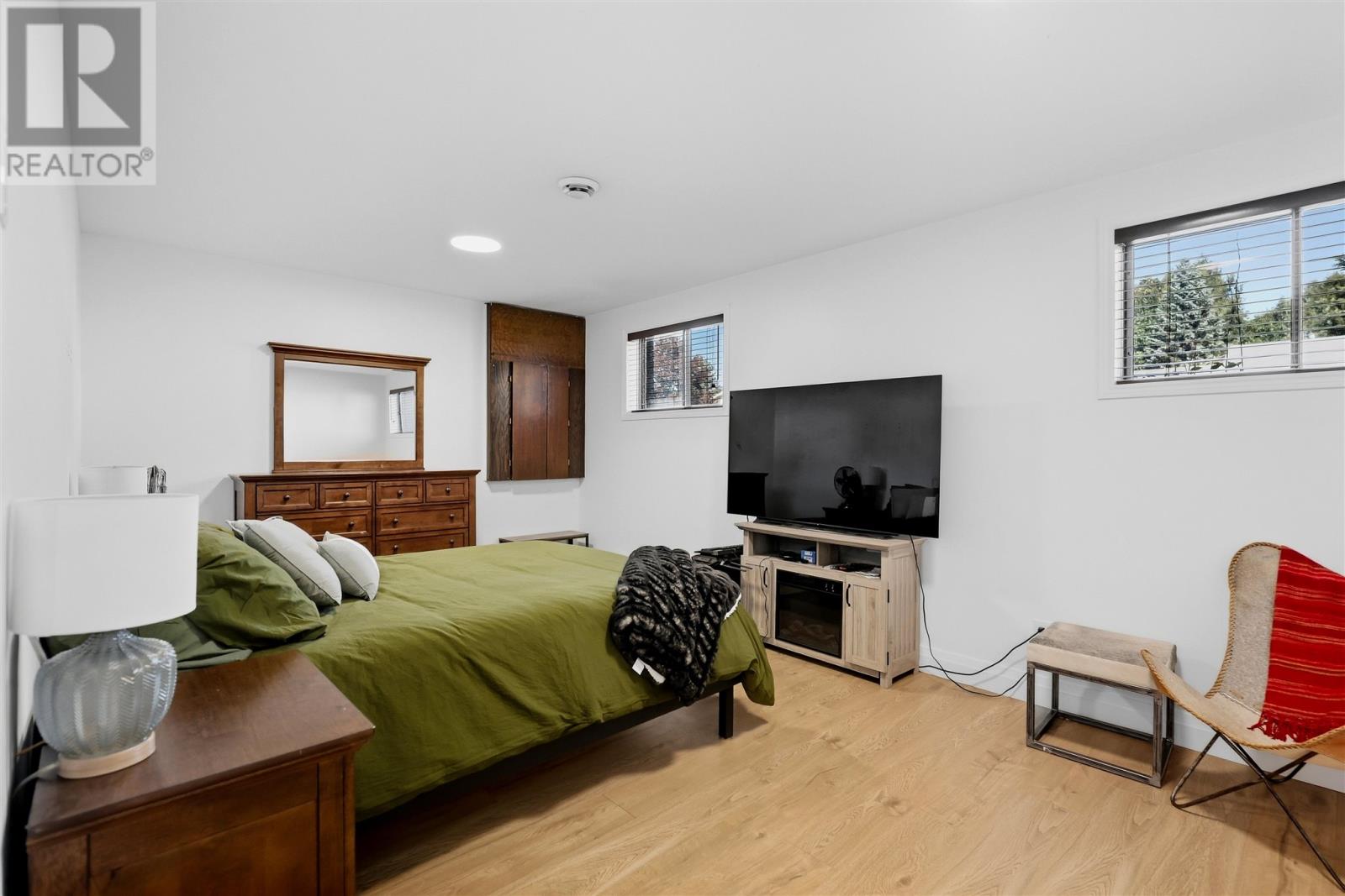 61 Bristol PL - Image 29