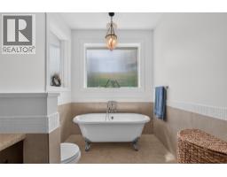 5pc Ensuite bath - 5507 Lee Lane, Kelowna, BC V1W5H2 Photo 23