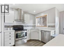 Bedroom - 9858 Hidden Valley Drive Nw, Calgary, AB T3A5K5 Photo 9